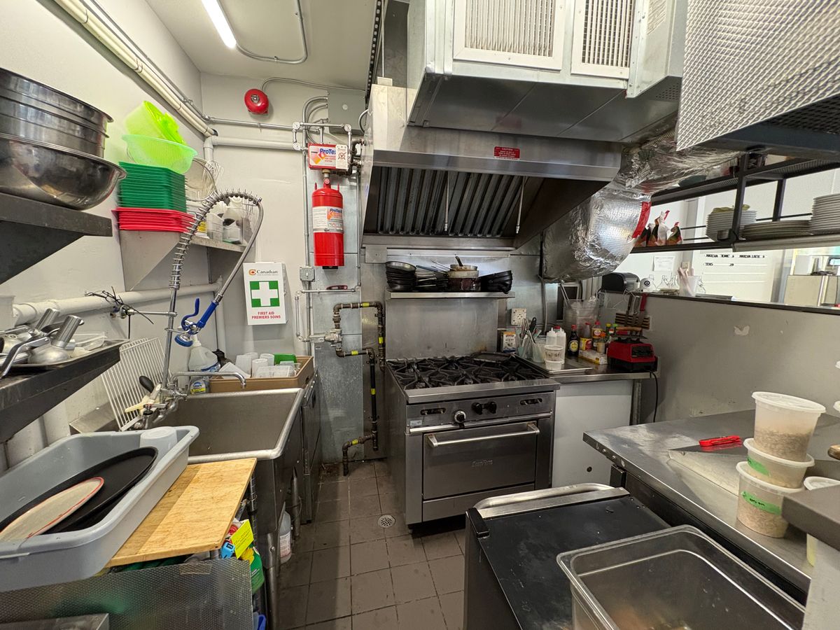 Nice and bright kitchen 