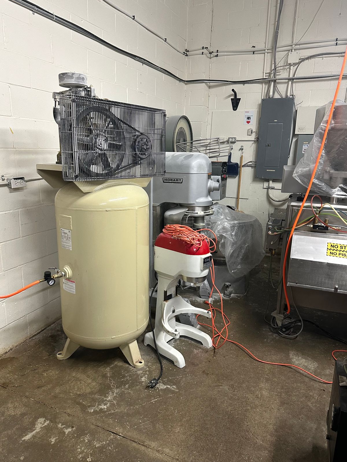 Clean, Spacious Commercial Bakery and Prep Space