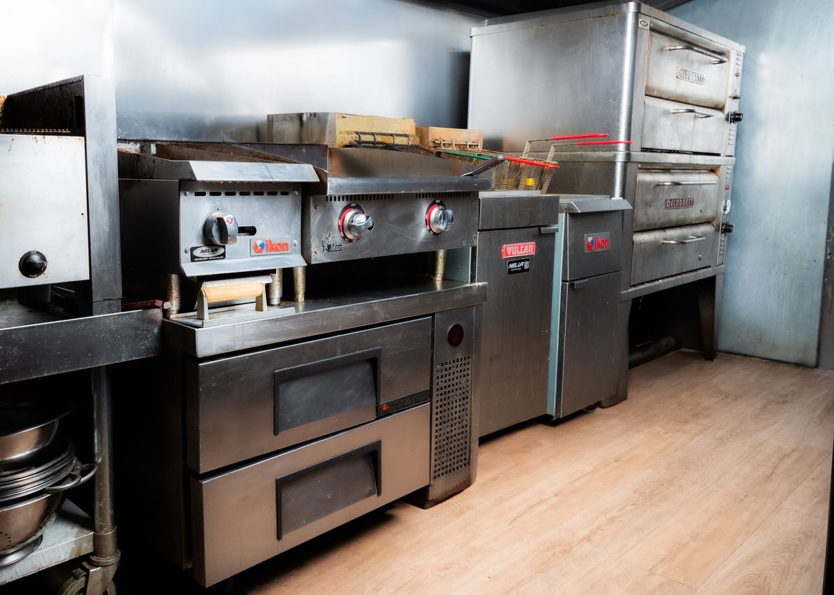 Shared Downtown modern open kitchen